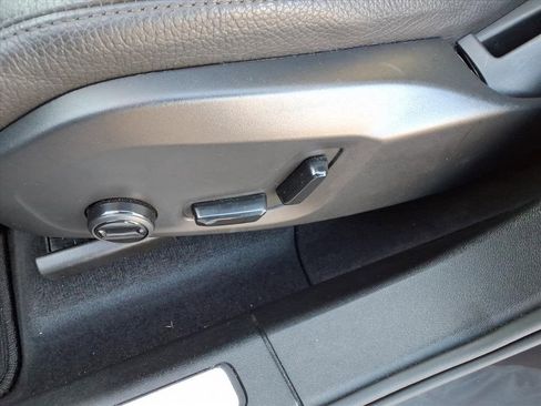 Certified 2025 Volvo XC60 B5 Plus image 17