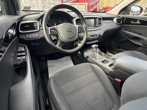 Used 2019 Kia Sorento S image 11