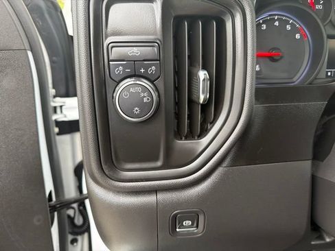 Used 2019 Chevrolet Silverado 1500 Custom w/ Custom Convenience Package RWD image 19
