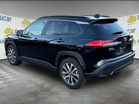 Certified 2024 Toyota Corolla Cross XLE FWD image 3