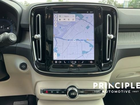 Certified 2023 Volvo XC40 B5 Plus w/ Protection Package Premier AWD/4WD image 16