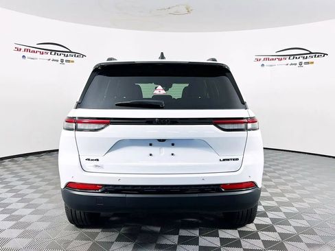 Used 2024 Jeep Grand Cherokee Limited w/ Black Appearance Package image 7