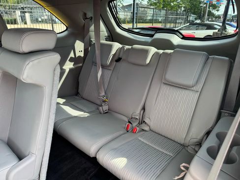 Used 2015 Toyota Highlander LE image 24