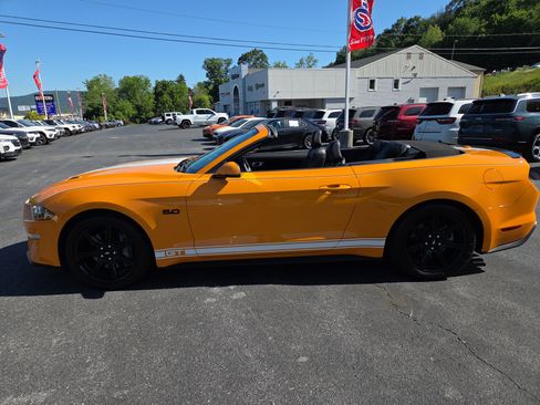 Used 2018 Ford Mustang GT Premium w/ Equipment Group 401A RWD image 7