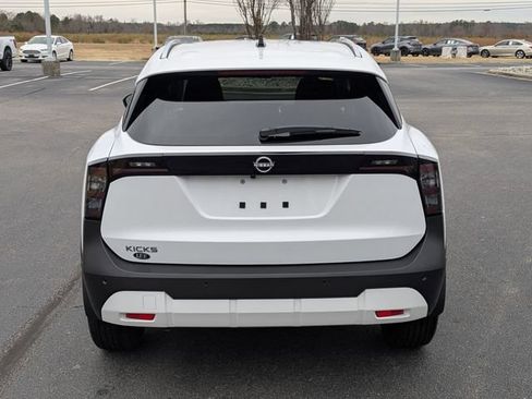 New 2026 Nissan Kicks SV w/ SV Premium Package FWD image 4