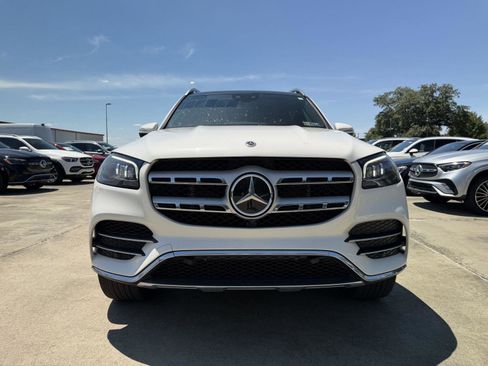 Used 2023 Mercedes-Benz GLS 450 4MATIC image 2