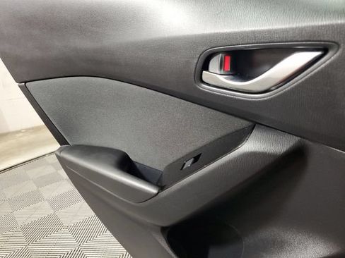 Used 2018 MAZDA MAZDA3 Sport w/ Preferred Equipment Package FWD image 17
