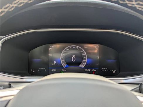 New 2025 Volkswagen Taos SE image 12