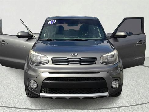 Used 2017 Kia Soul + image 9