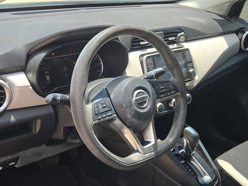 Used 2021 Nissan Versa SV FWD image 10