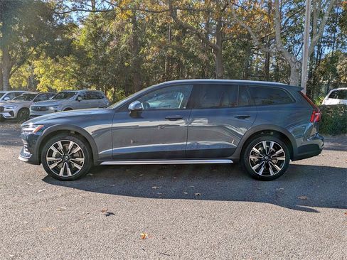 Certified 2023 Volvo V60 B5 Cross Country Ultimate w/ Climate Package image 7