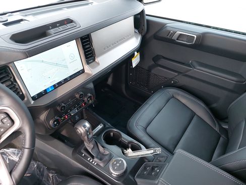 New 2025 Ford Bronco Outer Banks w/ Black Appearance Package image 27