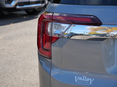 Used 2023 GMC Acadia Denali w/ Denali Ultimate Package image 8