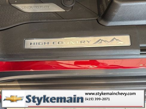 New 2026 Chevrolet Suburban High Country image 34