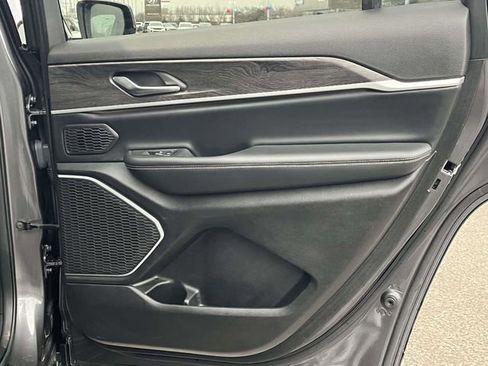 Used 2021 Jeep Grand Cherokee L Limited image 24