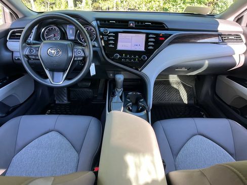 Used 2019 Toyota Camry LE FWD image 13