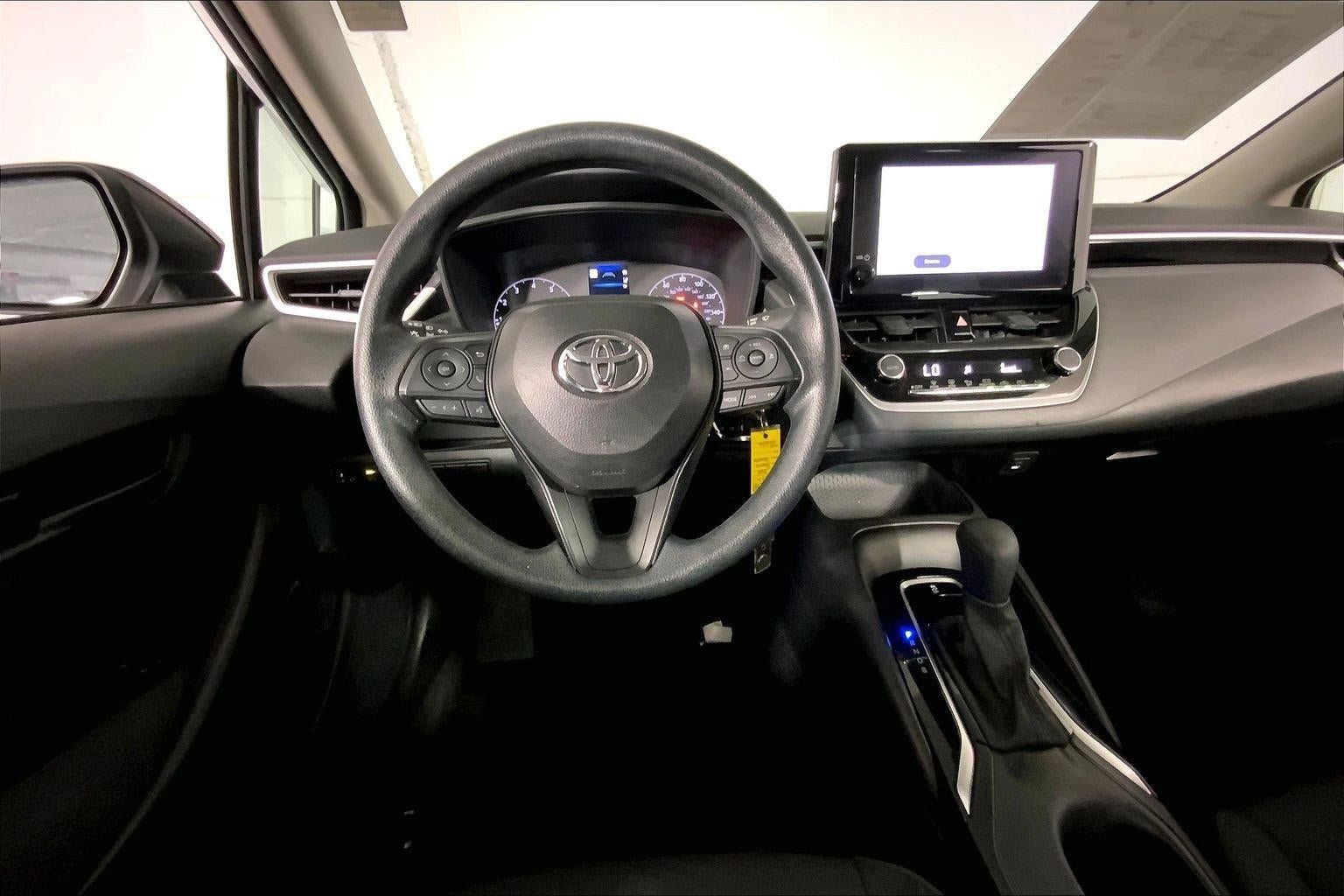 Used 2025 Toyota Corolla LE FWD image 5