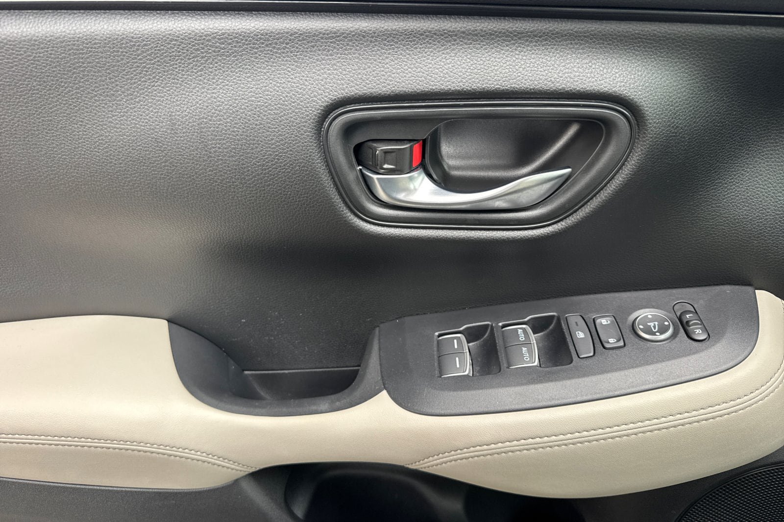 Used 2024 Honda HR-V EX-L image 8