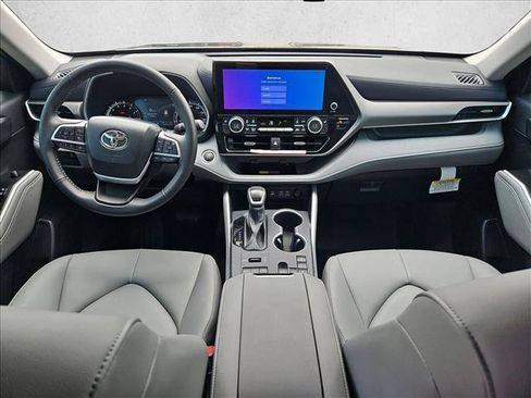 Used 2026 Toyota Highlander XLE AWD/4WD image 18