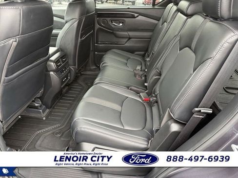 Used 2023 Honda Pilot Touring image 9