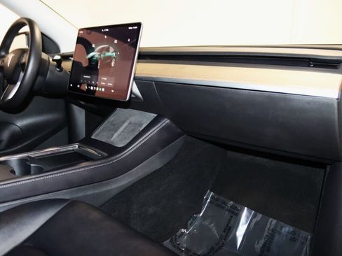 Used 2022 Tesla Model Y Long Range AWD/4WD image 54