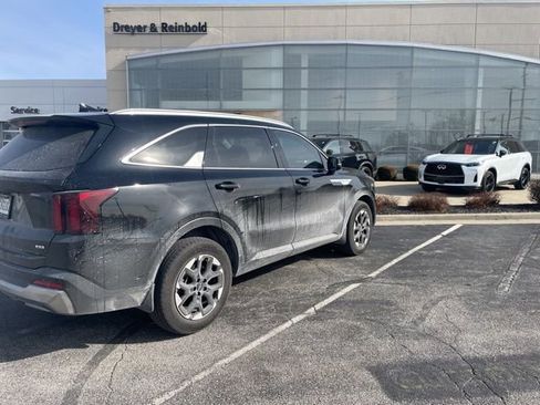 Used 2024 Kia Sorento S w/ Panoramic Sunroof Package image 3