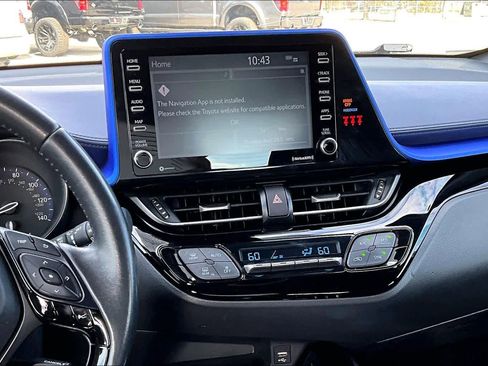 Used 2022 Toyota C-HR XLE image 6