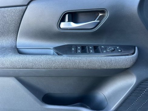 Used 2025 Nissan Kicks SV AWD/4WD image 10