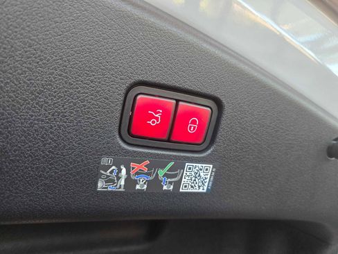 New 2026 Mercedes-Benz CLE 300 4MATIC Coupe image 17