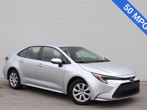 Used 2025 Toyota Corolla LE FWD image 1