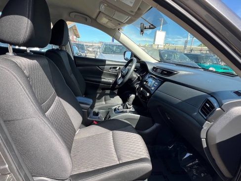Used 2017 Nissan Rogue S image 18