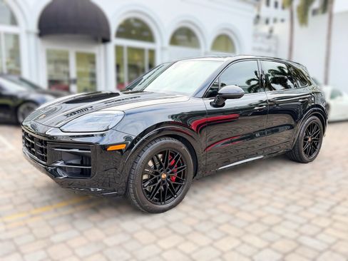 Used 2025 Porsche Cayenne GTS image 1