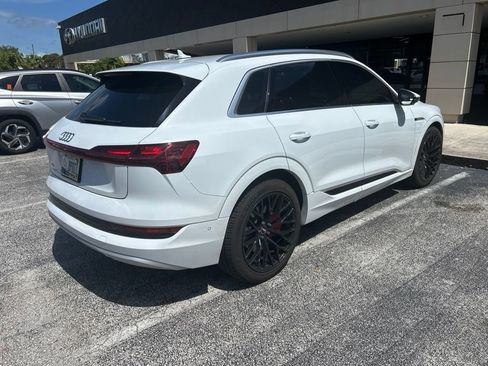 Used 2019 Audi e-tron Prestige w/ Prestige Package AWD/4WD image 11