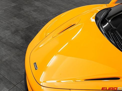 Used 2026 McLaren 750S Spider RWD image 12