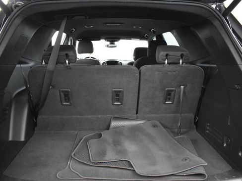 Used 2022 Chevrolet Traverse LT image 26