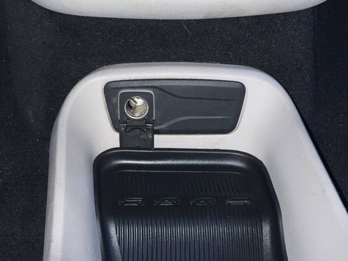 Used 2018 Chrysler Pacifica L image 36