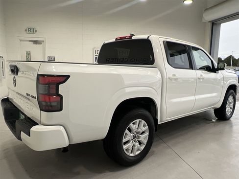 Used 2023 Nissan Frontier SV image 8