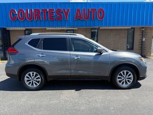Used 2017 Nissan Rogue SV AWD/4WD image 12