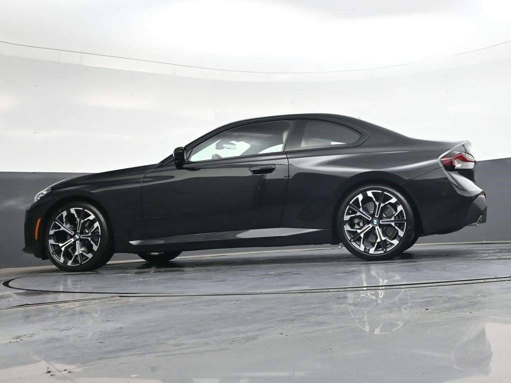 Used 2025 BMW 230i Coupe w/ Premium Package RWD image 30