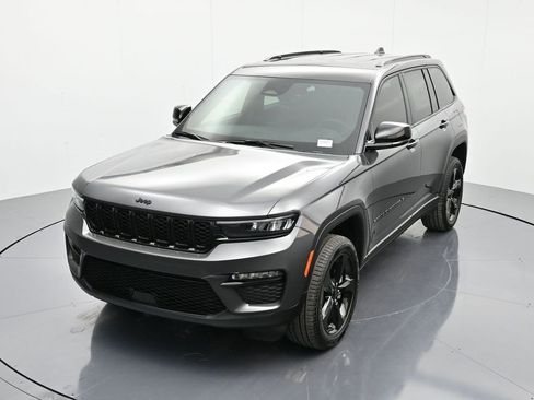 New 2025 Jeep Grand Cherokee Limited w/ Black Appearance Package image 25