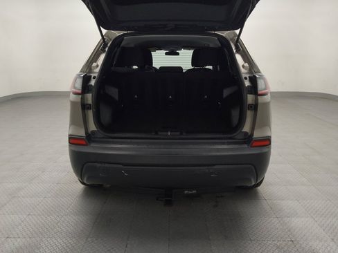 Used 2019 Jeep Cherokee Latitude w/ Popular Appearance Group image 29