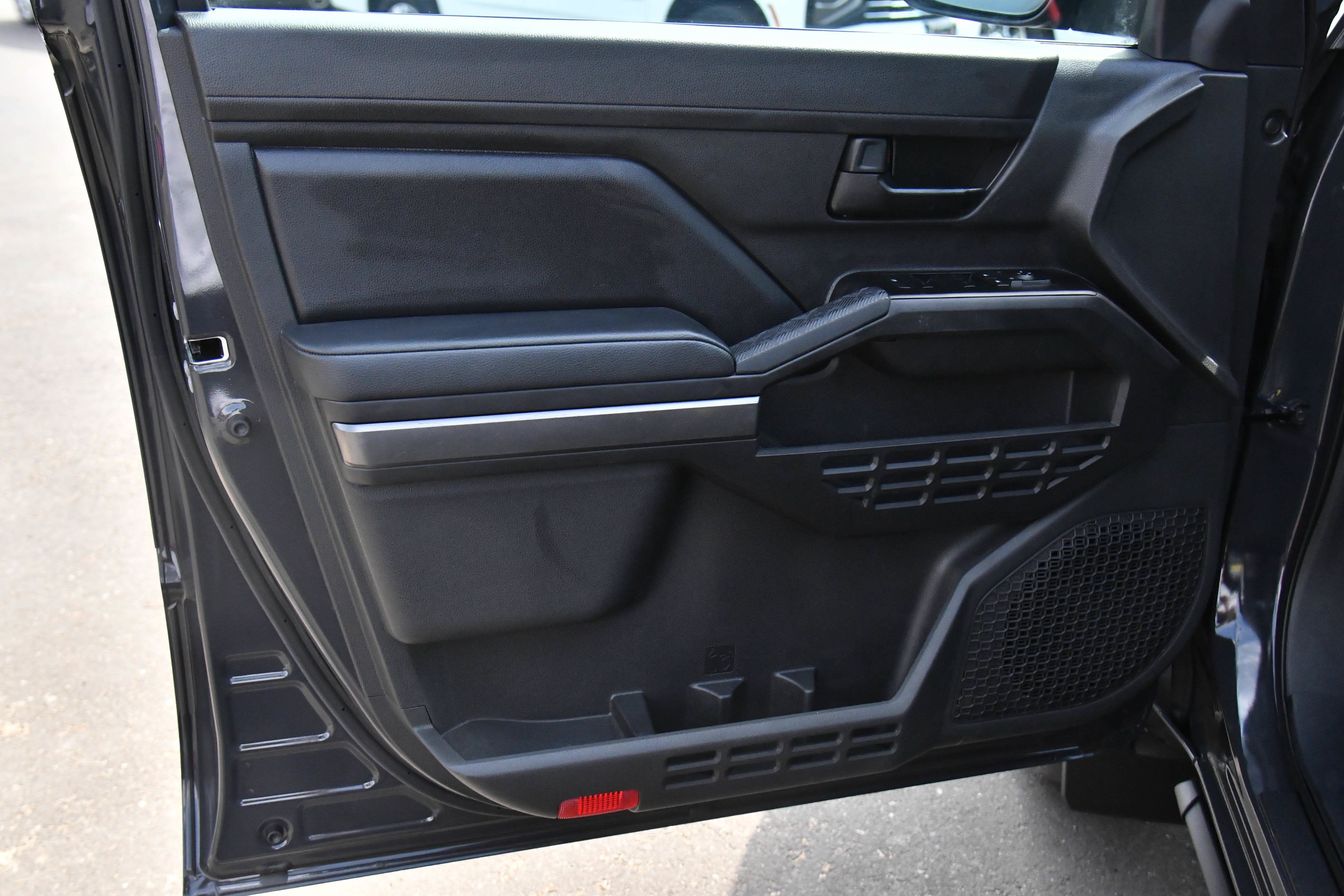 Used 2025 Toyota Tacoma SR5 AWD/4WD image 13