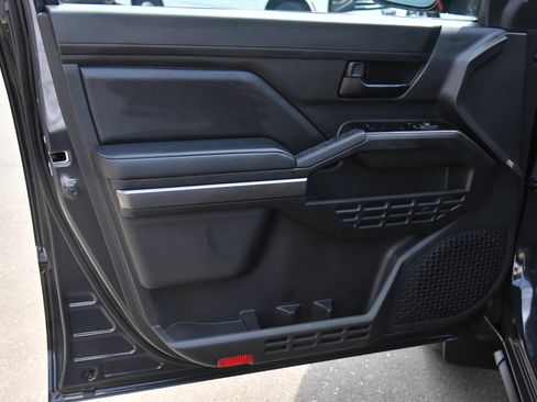 Used 2025 Toyota Tacoma SR5 AWD/4WD image 13