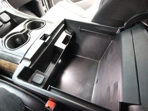 Used 2019 Chevrolet Suburban LT image 32