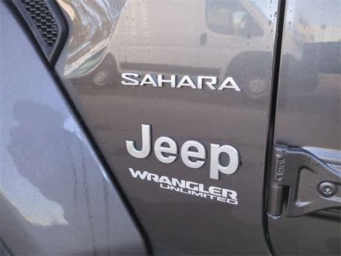 Used 2019 Jeep Wrangler Unlimited Sahara image 12