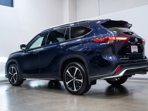 Used 2022 Toyota Highlander XSE image 7