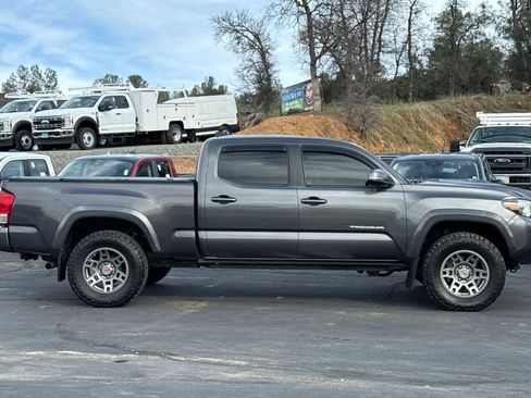 Used 2016 Toyota Tacoma TRD Sport image 3