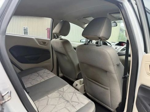 Used 2013 Ford Fiesta SE FWD image 6