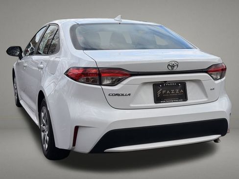 Used 2022 Toyota Corolla LE image 3
