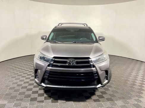 Used 2019 Toyota Highlander SE AWD/4WD image 11